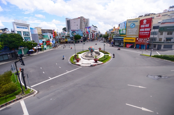 10 Duong Pho Tphcm Khac La Thoi Khoi Bui Ket Xe Va Khi Gian Cach