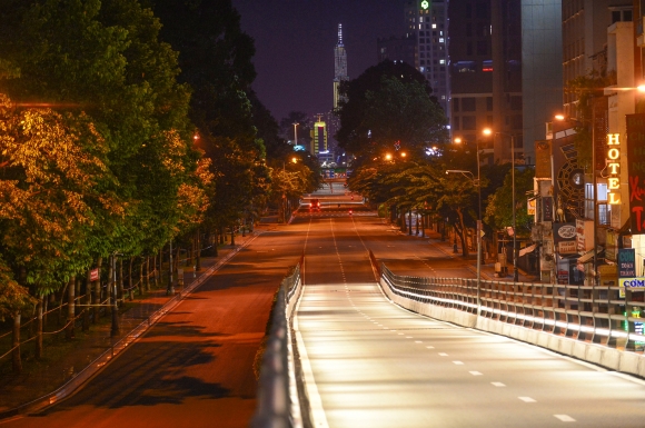 12 Duong Pho Tphcm Khac La Thoi Khoi Bui Ket Xe Va Khi Gian Cach