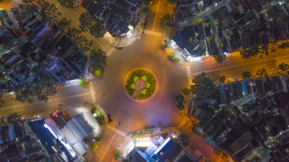 18 Duong Pho Tphcm Khac La Thoi Khoi Bui Ket Xe Va Khi Gian Cach