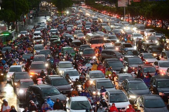 1 Duong Pho Tphcm Khac La Thoi Khoi Bui Ket Xe Va Khi Gian Cach