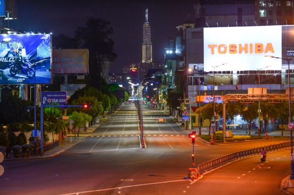 24 Duong Pho Tphcm Khac La Thoi Khoi Bui Ket Xe Va Khi Gian Cach