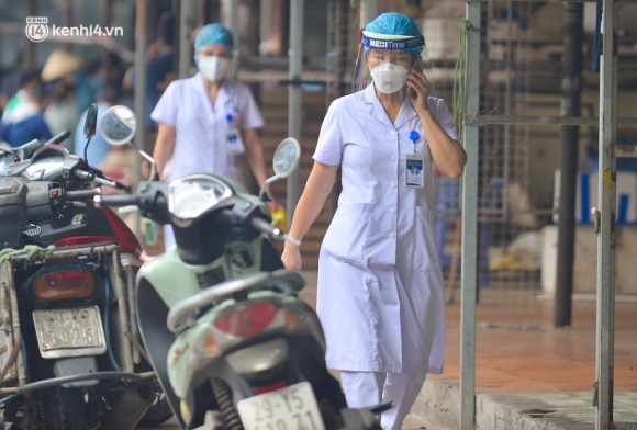 3 Ha Noi Tam Dung Hoat Dong Cho Phung Khoang Hang Tram Tieu Thuong Doi Mua Cho Xet Nghiem Covid 19