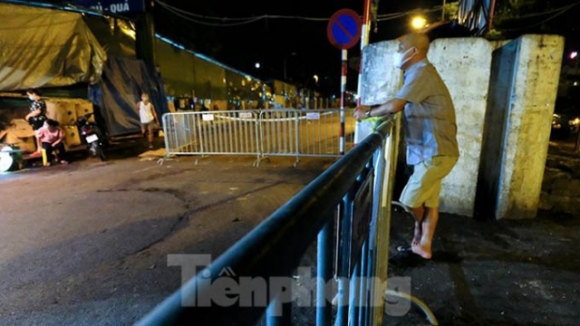 4 Hinh Anh Ha Noi Phong Toa Cho Long Bien Do Lien Quan Ca Mac Covid 19