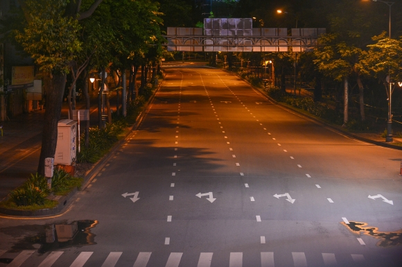 6 Duong Pho Tphcm Khac La Thoi Khoi Bui Ket Xe Va Khi Gian Cach