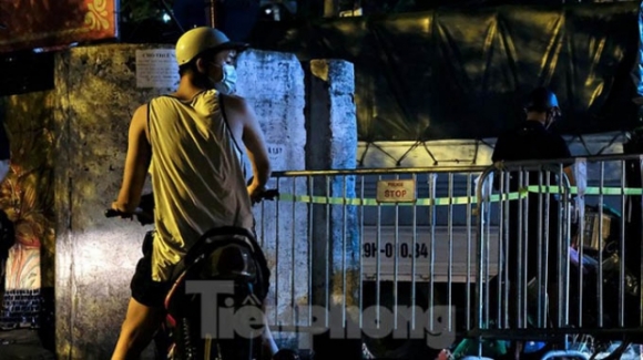 8 Hinh Anh Ha Noi Phong Toa Cho Long Bien Do Lien Quan Ca Mac Covid 19