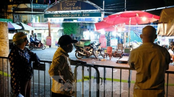 9 Hinh Anh Ha Noi Phong Toa Cho Long Bien Do Lien Quan Ca Mac Covid 19