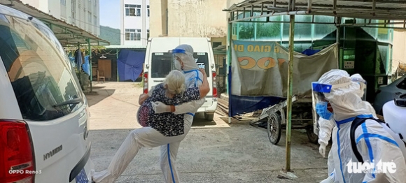 1 Tu Van Benh Nhan Covid 19 O Viet Nam Phat Hien Trieu Chung Hoang Loan