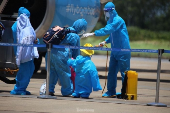 2 Duoc Don Bang May Bay Mien Phi Ve Ha Tinh Mot So Nguoi Tim Cach Tron Khu Cach Ly