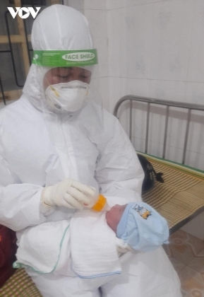 2 Ba Nhan Vien Y Te Ngat Xiu Sau Khi Giup San Phu Mac Covid 19 Vuot Can