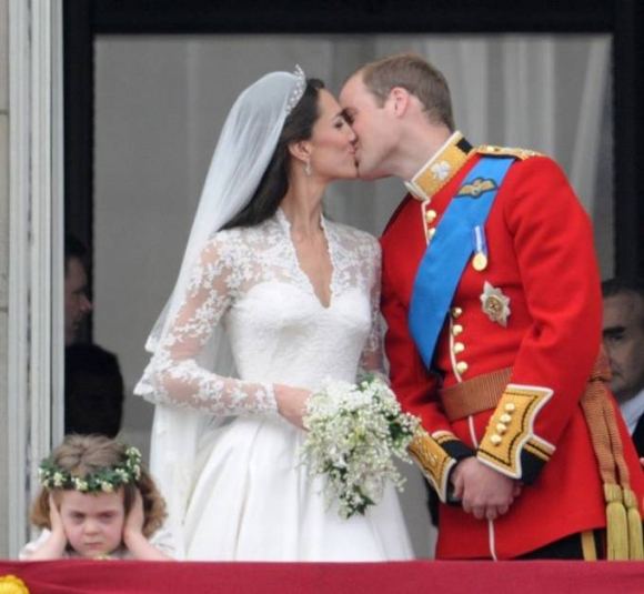 2 Ban Gai Cu Chia Tay Harry Sau Khi Du Cuoi William   Kate