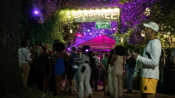 1 Duc Thi Diem Khoi Phuc Van Hoa Hop Dem Trong Dai Dich