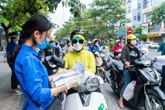 1 Ha Noi Se Dieu Chinh Viec Kiem Tra Giay Di Duong