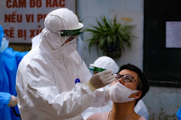 1 Ha Noi Co 1364 Ca Chua Ro Nguon Lay Van Dong Nguoi Dan Di Xet Nghiem Neu Ho Sot