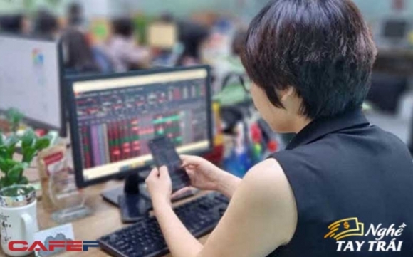 Banker trúng đậm nhờ ''ôm'' cổ phiếu ngân hàng