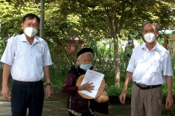 1 Cu Ba 96 Tuoi Khoi Benh Covid 19 7 Nguoi Than Van Dang Dieu Tri