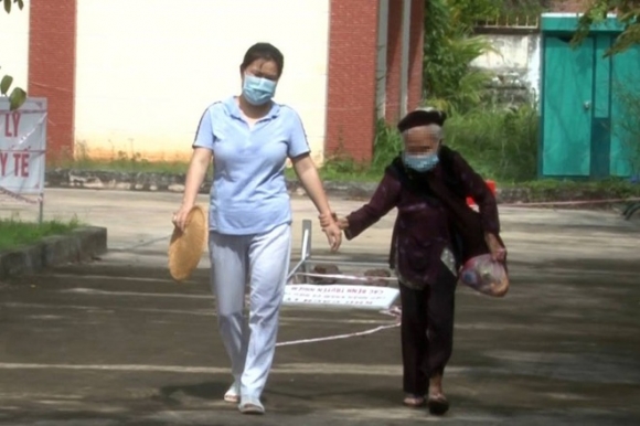 2 Cu Ba 96 Tuoi Khoi Benh Covid 19 7 Nguoi Than Van Dang Dieu Tri