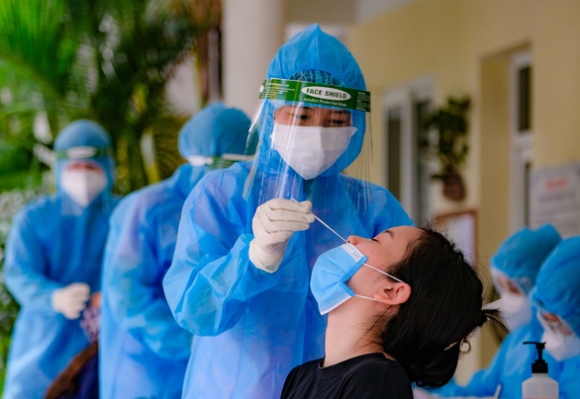 1 Ha Noi Vuot 2000 Ca Covid 19 Trong Dot Dich Thu 4