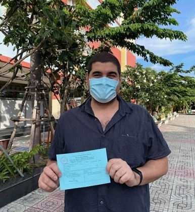 1 Nguoi Nuoc Ngoai Tai Tp Hcm Bat Ngo Vi Duoc Tiem Vaccine Som