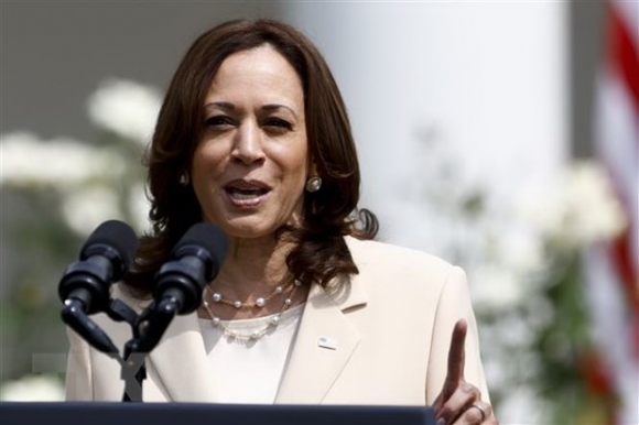 1 Pho Tong Thong My Kamala Harris Len Duong Tham Singapore Va Viet Nam
