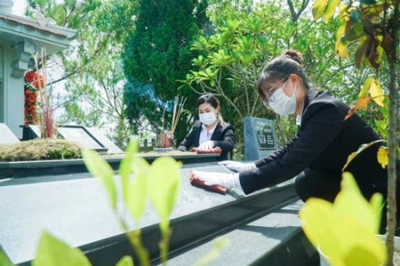 9 Dich Covid 19 Nguoi Ha Noi Cung Le Vu Lan Online Vieng Mo Qua Video Call