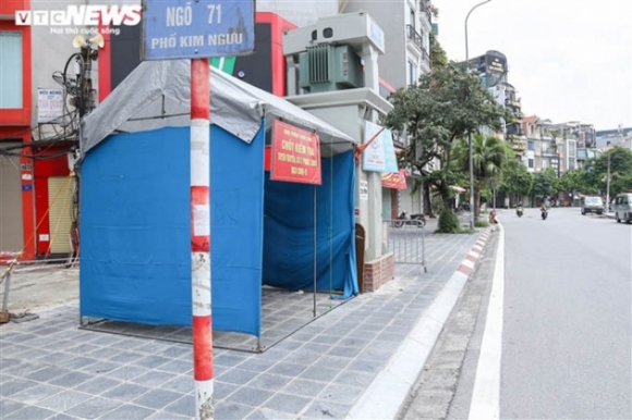 1 Ha Noi Nhieu Chot Kiem Soat Covid 19 Dung Cho Co Nguoi Dan Thoai Mai Di Qua