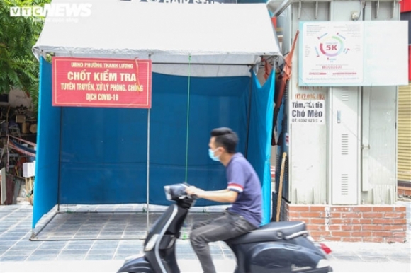 2 Ha Noi Nhieu Chot Kiem Soat Covid 19 Dung Cho Co Nguoi Dan Thoai Mai Di Qua