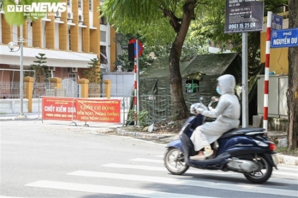 6 Ha Noi Nhieu Chot Kiem Soat Covid 19 Dung Cho Co Nguoi Dan Thoai Mai Di Qua