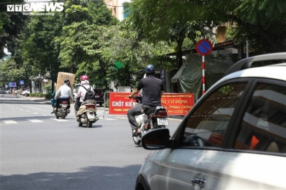 8 Ha Noi Nhieu Chot Kiem Soat Covid 19 Dung Cho Co Nguoi Dan Thoai Mai Di Qua