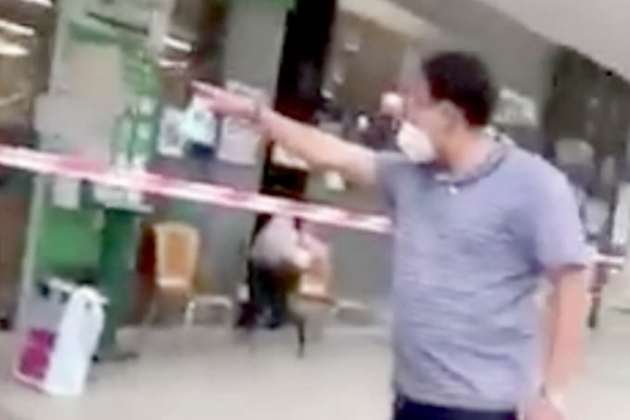 1 Nguoi Dan Ong Tu Xung Ban Chi Dao Phong Chong Dich Quan 7 Lon Tieng O Sieu Thi