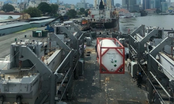 1 Tau Chien An Do Cho May Tho Oxy Long Ho Tro Viet Nam