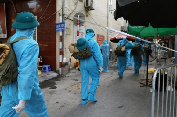 2 Bi Thu Ha Noi Kien Tri Gian Cach Xa Hoi