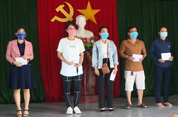 1 Tien Ho Tro Cham Den Tay Nguoi Dan Chu Tich Phu Yen Lien Tuc Don Doc