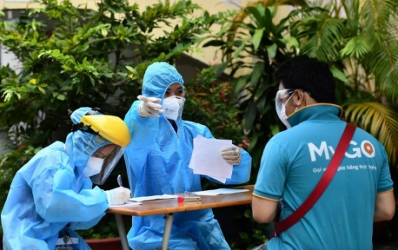 8 Shipper Xep Hang Tu Sang Som Cho Test Nhanh O Tram Y Te Luu Dong