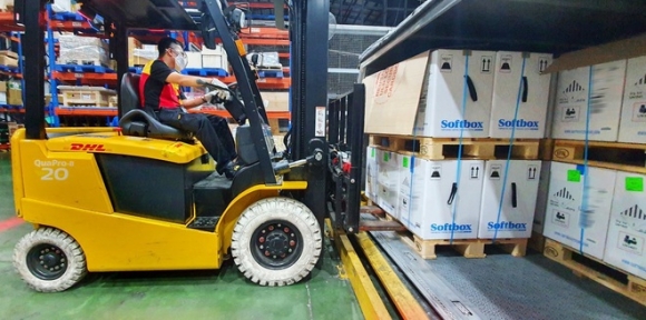 3 Thong Quan Hon 330000 Lieu Vac Xin Pfizer Vua Ve Den Ha Noi Va Tphcm