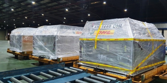 4 Thong Quan Hon 330000 Lieu Vac Xin Pfizer Vua Ve Den Ha Noi Va Tphcm