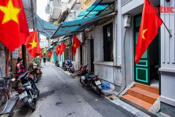 12 Pho Phuong Ha Noi Vang Lang Dep Nao Long Chao Don Ngay Dau Tien Cua Ky Nghi Le