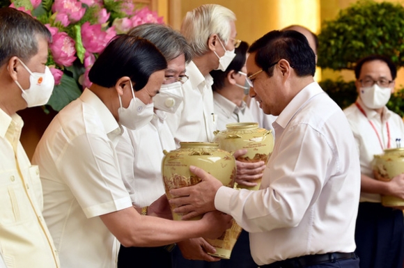 1 Gian Cach Xa Hoi Gay Nhieu Kho Khan Chinh Phu Hieu Va Chia Se Voi Nhung Phien Toai Cua Nguoi Dan