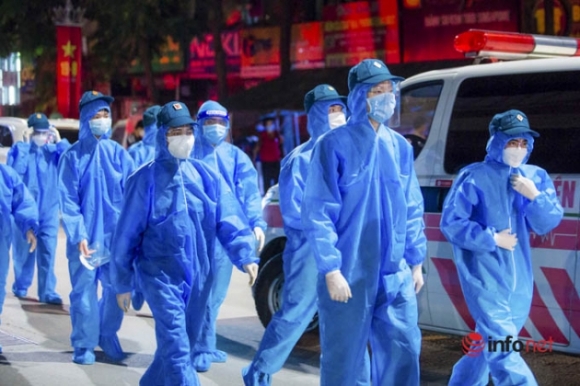 2 Doan Xe Dau Tien Dua Gan 1200 Nguoi Tai O Dich Thanh Xuan Trung Den Khu Cach Ly Tap Trung