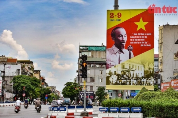 2 Pho Phuong Ha Noi Vang Lang Dep Nao Long Chao Don Ngay Dau Tien Cua Ky Nghi Le