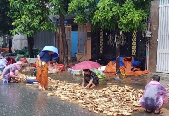 6 Ong Tay 4 Thang Lien Tuc Lam Thien Nguyen Mang Hang Chuc Tan Gao Va Rau Cu Den Ba Con Kho Khan O Sai Gon