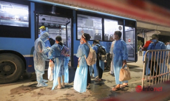 8 Doan Xe Dau Tien Dua Gan 1200 Nguoi Tai O Dich Thanh Xuan Trung Den Khu Cach Ly Tap Trung