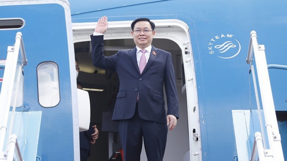 1 Chu Tich Quoc Hoi Yeu Cau Cac Dai Su Tai Chau Au Day Manh Ngoai Giao Vac Xin