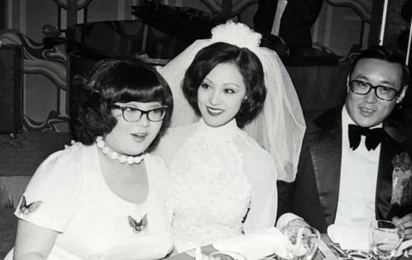 3 Chong Co 3 Nhan Tinh Bi Tieu Tam De Doa Vo Mim Cuoi Chap Nhan Suot 43 Nam Ai Ngo Do La Van Co Cao Tay Giup Ba Am Tron Gia San 24 Nghin Ty