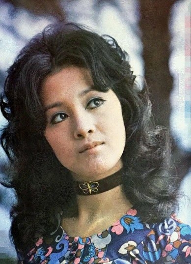 4 Chong Co 3 Nhan Tinh Bi Tieu Tam De Doa Vo Mim Cuoi Chap Nhan Suot 43 Nam Ai Ngo Do La Van Co Cao Tay Giup Ba Am Tron Gia San 24 Nghin Ty