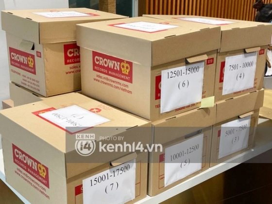 2 Can Canh Chong Thung Giay Chua 18000 To Sao Ke 177 Ty Keu Goi Cuu Tro Mien Trung Cua Vo Chong Thuy Tien   Cong Vinh