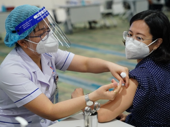 1 Co Giao Tiem 2 Mui Vac Xin Chi Cach Nhau 10 Phut Con Muon Tiem Luon 4 Mui