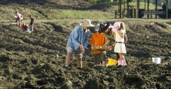 Nơi cho nhặt kim cương thoải mái, nhiều người “đổi đời“ nhanh chóng sau một đêm