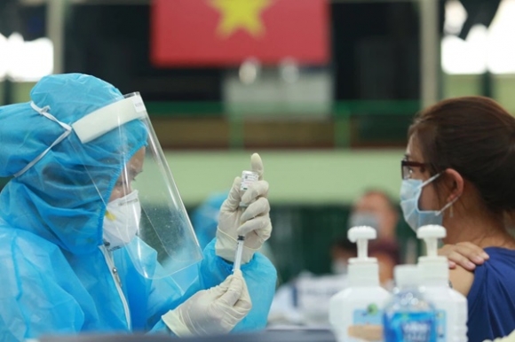 1 Nu Giao Vien Tiem 2 Mui Vac Xin Phong Covid 19 Trong Vong 10 Phut Toi Dinh Tiem 4 Ban 4 Mui