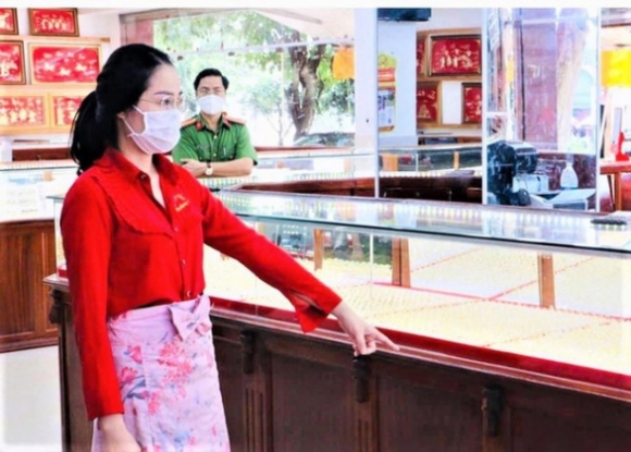 1 Vu Nu Nhan Vien Trom Hon 2300 Nhan Vang Tong So Tien Len Den Gan 10 Ty Tuong Duong 1 Tiem Vang Co Nho