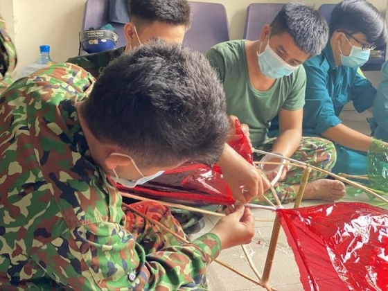 2 Tphcm Bo Doi Lam Long Den Trung Thu Tang Tre Em Trong Mua Dich